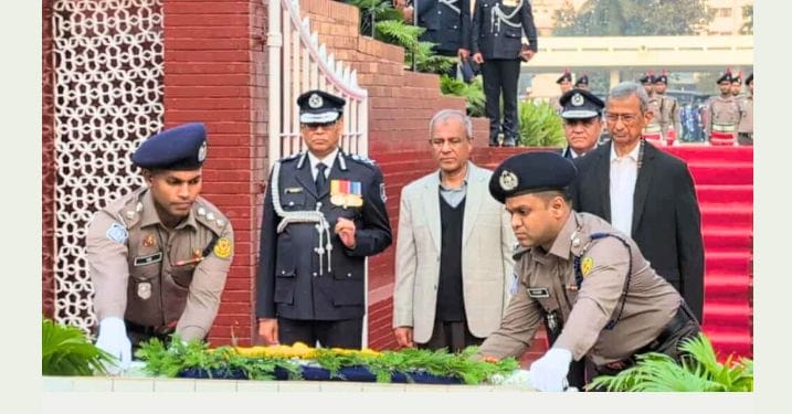 মহান বিজয় দিবস উপলক্ষ্যে রাজারবাগ পুলিশ স্মৃতিস্তম্ভে স্বরাষ্ট্র উপদেষ্টা-আইজিপির শ্রদ্ধা