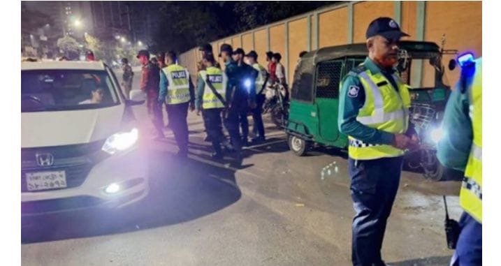 রাজধানীতে ১১টি পয়েন্টে চেকপোস্ট বসিয়েছে পুলিশ : নিরাপত্তা জোরদার