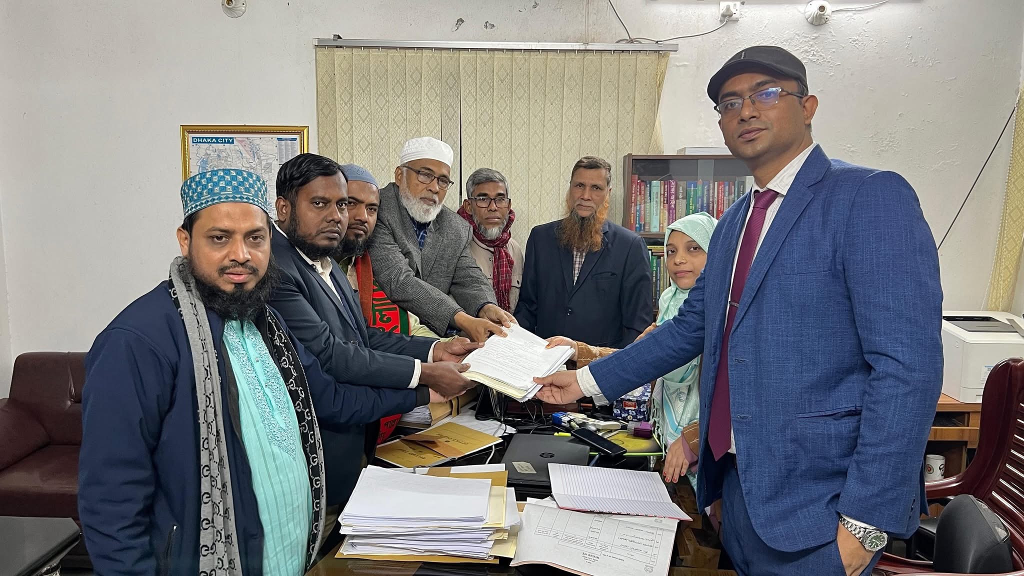 ঢাকা–১৮ সংসদীয় আসনে মনোনয়নপত্র জমা দিলেন প্রিন্সিপাল আশরাফুল হক