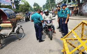 রাজধানীতে ট্রাফিক আইন লঙ্ঘনে ডিএমপির ১৬৪২ মামলা