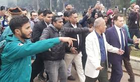 জিয়া উদ্যানে বেগম জিয়ার কবরের স্থান পরিদর্শনে স্বরাষ্ট্র উপদেষ্টা