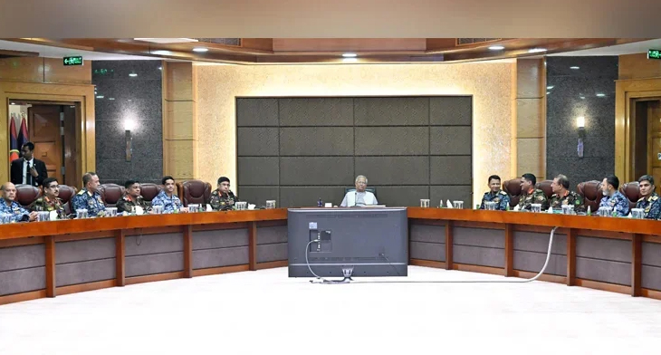 অবাধ ও সুষ্ঠু নির্বাচন নিশ্চিত করতে সশস্ত্র বাহিনীকে সর্বোচ্চ সতর্কতার নির্দেশ প্রধান উপদেষ্টার