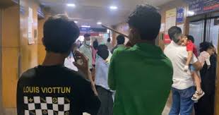 মাগুরায় বিএনপির দুই পক্ষের সংঘর্ষ, ২০টি বাড়িঘরে ভাঙচুর-লুটপাট - প্রভাতী নিউজ  - সারাদেশ