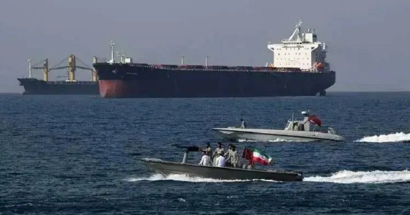 হরমুজ প্রণালীতে সামরিক মহড়া শুরু করল ইরানের প্রতিরক্ষা বাহিনী - প্রভাতী নিউজ  - আন্তর্জাতিক