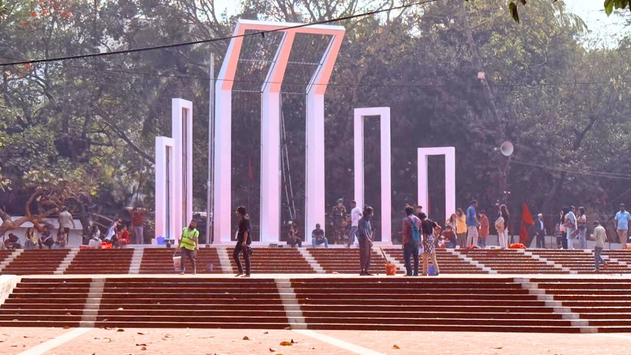 রং-তুলির ছোঁয়ায় প্রস্তুতির শেষ পর্যায়ে শহীদ মিনার প্রাঙ্গণ - প্রভাতী নিউজ 