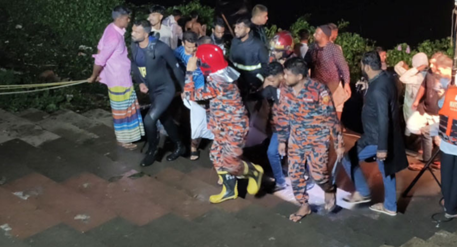 জামালপুরে ব্রিজ ভেঙে নদে, ৪ শিশুর লাশ উদ্ধার