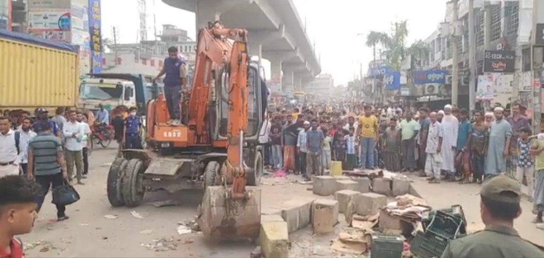 উত্তরায় ডিএমপির হকার উচ্ছেদ  অভিযান অব্যাহত