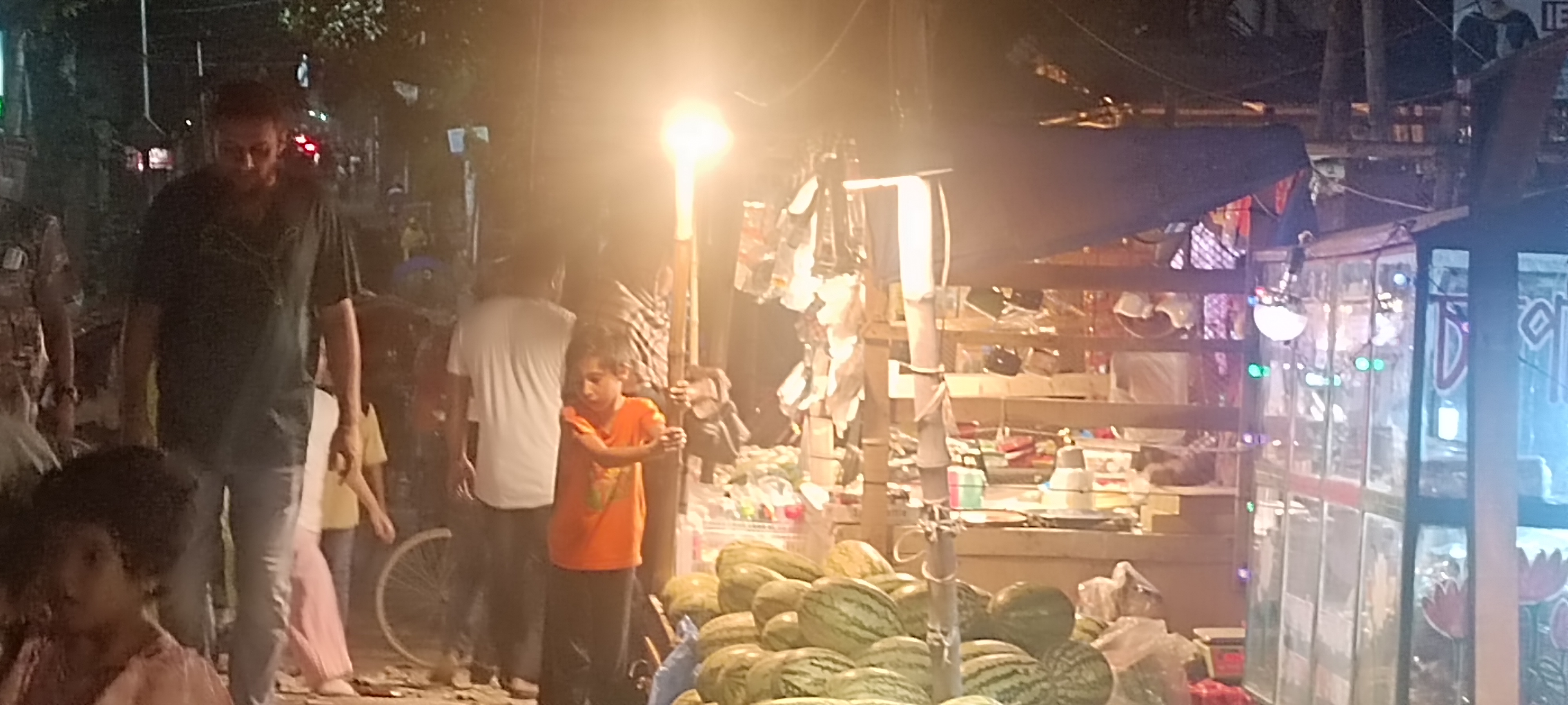 বীর মুক্তিযোদ্ধা আব্দুল কাদের মার্কেটের টাকা যায় কার পকেটে? - প্রভাতী নিউজ 