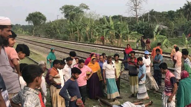 চারঘাটে পৃথক ঘটনায় ট্রেনে কাটা পড়ে নারীসহ নিহত ২