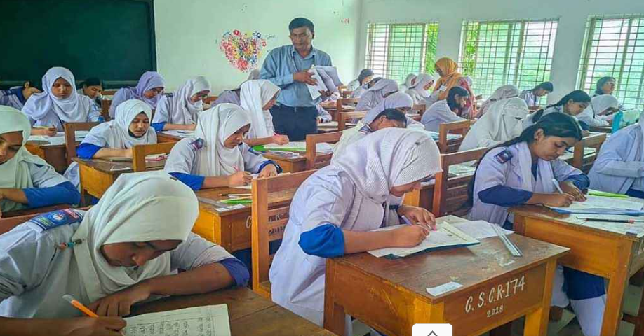 এসএসসি ও সমমান পরীক্ষার প্রথম দিনেই অনুপস্থিত ২৫ হাজার শিক্ষার্থী, বহিষ্কৃত ৬