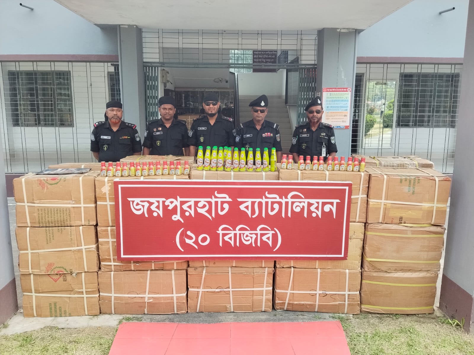 দিনাজপুরে যৌথ অভিযানে বিপুল পরিমাণ অবৈধ উত্তেজক সিরাপ উদ্ধার, গ্রেপ্তার নয় কেউ - প্রভাতী নিউজ  - অপরাধ