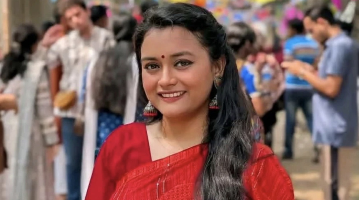 ঢাবি ছাত্রীর ঝুলন্ত মরদেহ উদ্ধার: শিক্ষক ও বন্ধু আটক