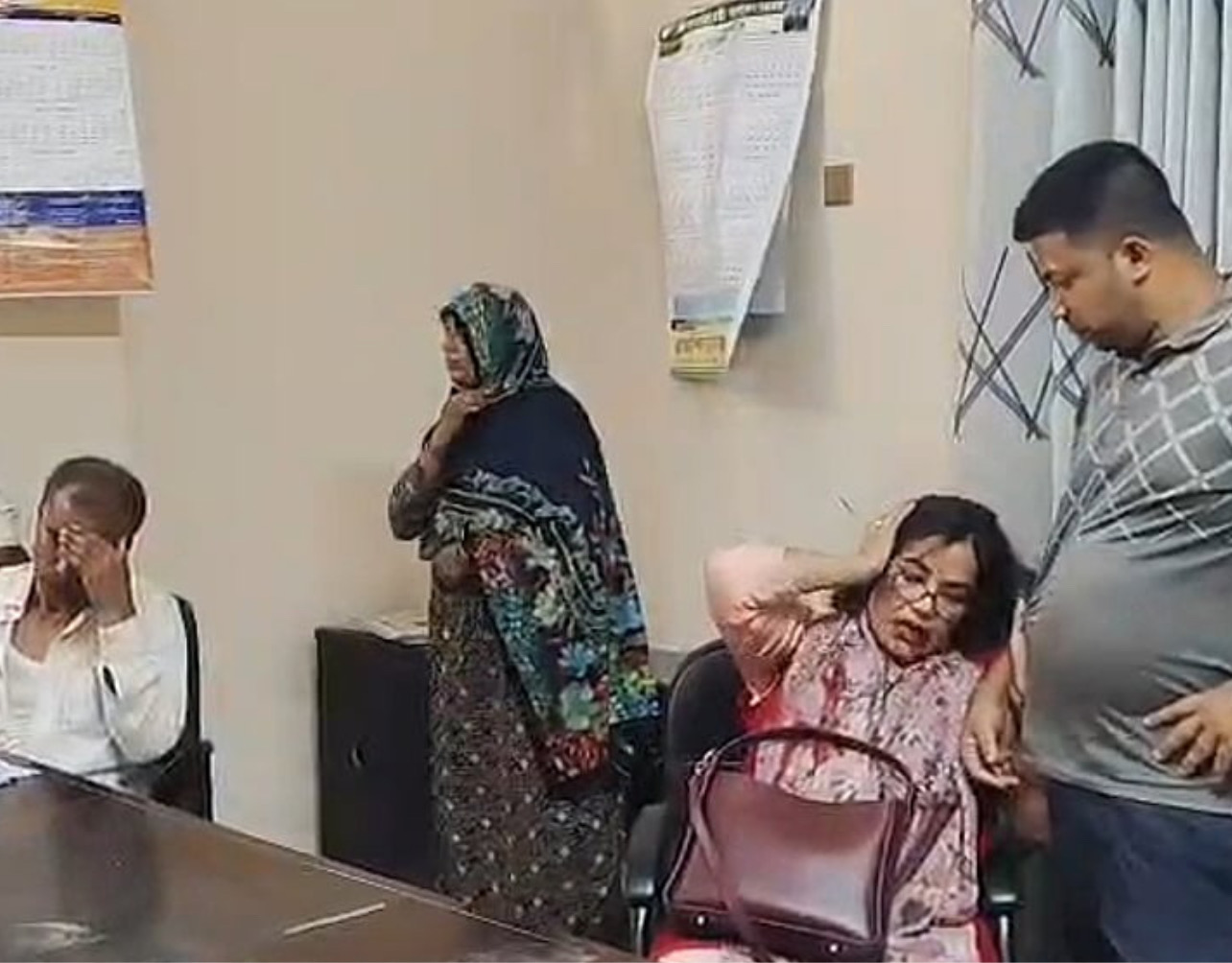 রাজশাহীর সেই নারী শিক্ষক সাময়িক বরখাস্ত, তদন্তে শিক্ষা কর্মকর্তা