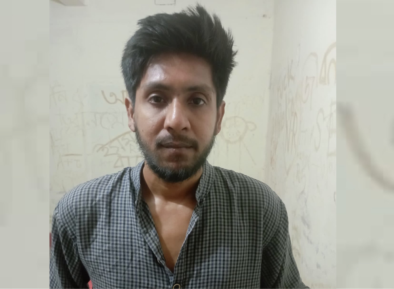 রাজশাহীতে পেশকারের কাছে চাঁদা দাবির মামলায় ওয়ারেন্টভুক্ত আসামি গ্রেপ্তার - প্রভাতী নিউজ  - অপরাধ