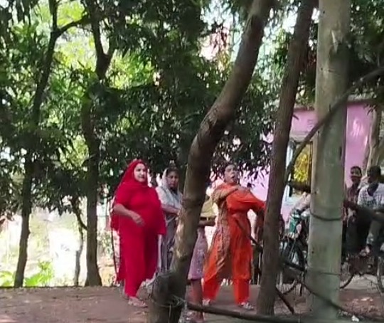 শ্রীনগরে আদালতের নির্দেশে ভূমি অফিস কর্তৃক বিরোধপূর্ণ জমির তদন্তকালে বাদি কে প্রাণ নাশের হুমকি