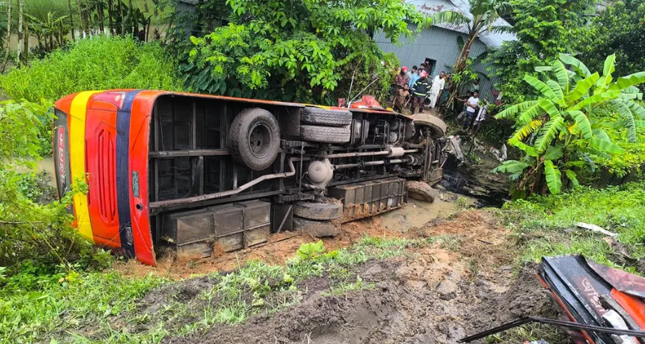 হবিগঞ্জে দুই বাসের মুখোমুখি সংঘর্ষ: চালকসহ নিহত ২, আহত ১৫