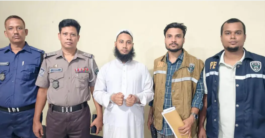 স্ত্রীকে হত্যার পর মরদেহ ঝুলানোর চেষ্টা, সন্তান নিয়ে পালানো সেই ইমাম গ্রেপ্তার