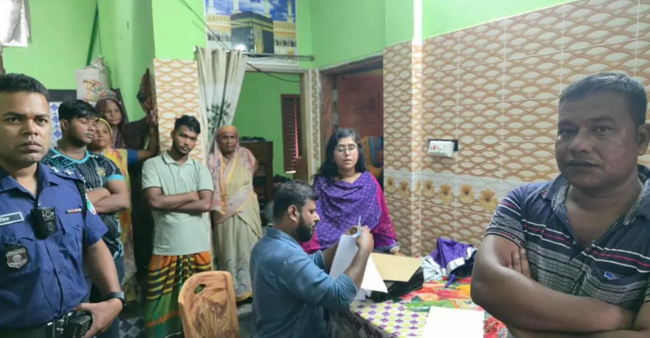 ঝাড়ফুঁক ও তাবিজের নামে অপচিকিৎসা: চুয়াডাঙ্গায় ভুয়া কবিরাজকে জরিমানা