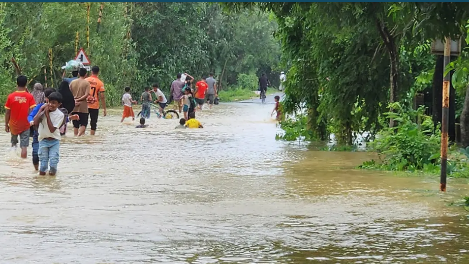 কক্সবাজারে নামছে বন্যার পানি: ক্ষতিগ্রস্ত পৌনে ৩ লাখ মানুষ, প্রাণহানি ৩৩