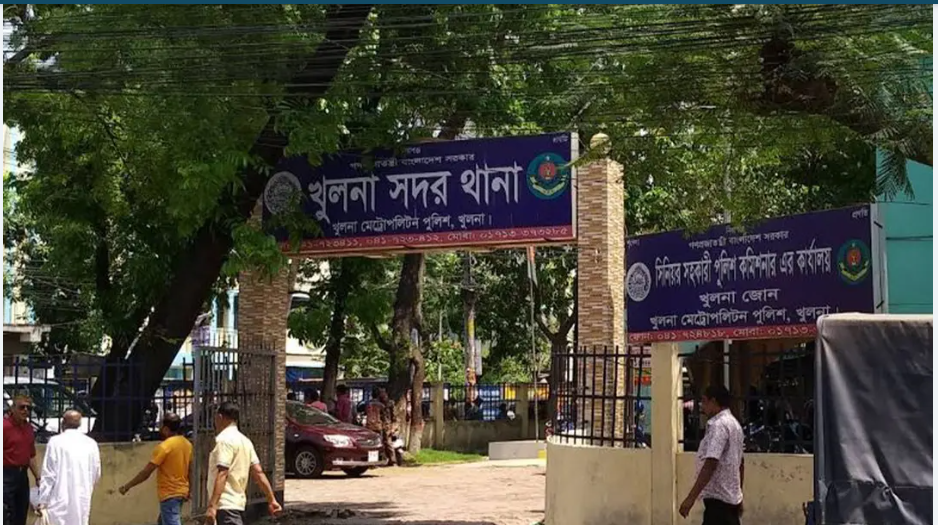 খুলনায় সাংবাদিকদের লক্ষ্য করে দুর্বৃত্তদের গুলি, অল্পের জন্য রক্ষা
